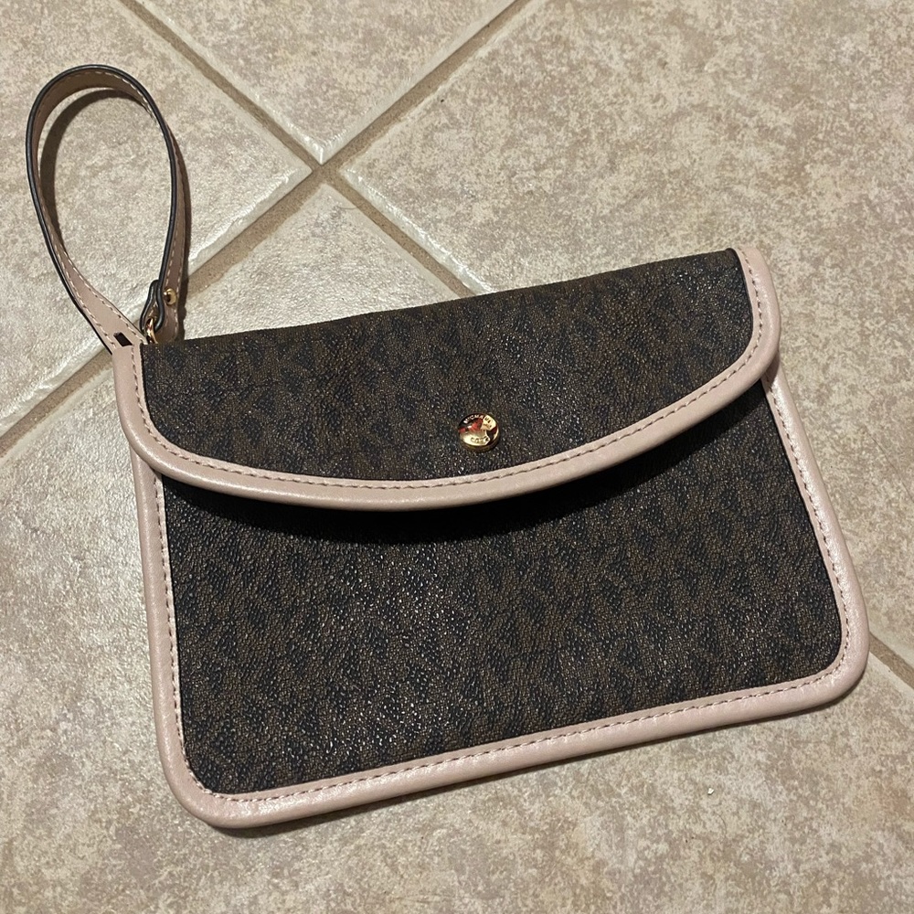 Michael Kors Wristlet